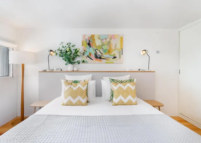 Almada - Amazing Centre With Private Pool Villa