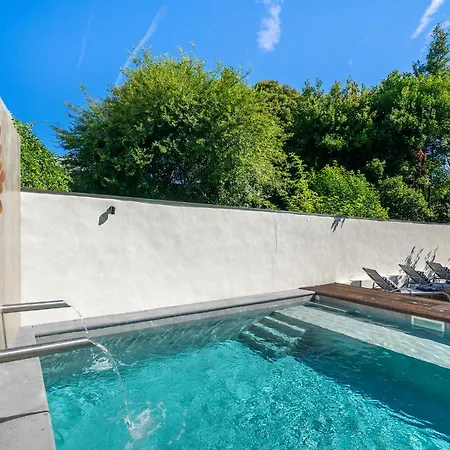 Almada - Amazing Centre With Private Pool Villa