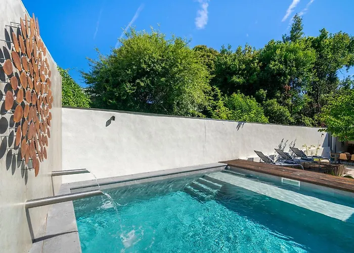 Almada - Amazing Centre With Private Pool Villa